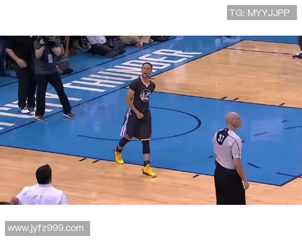 勇士队擒下雷霆队，库里连续砍三分助队获胜